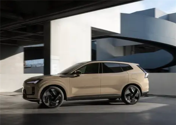 全新中型插混SUV！沃尔沃XC70官图首发：8月开启预售