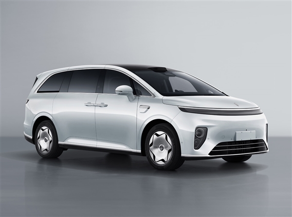 鸿蒙智行又一MPV登场 全新享界V8官图发布：锚定30万级