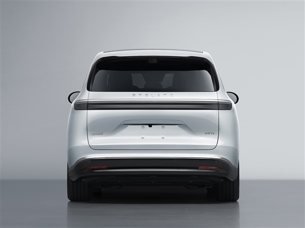 鸿蒙智行又一MPV登场 全新享界V8官图发布：锚定30万级