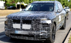 宝马首款三排纯电SUV！iX7伪装车曝光：预计2027年登场