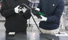 YU7门把手配备专用电源 还能切换到机械模式！雷军：小米车轮子撞掉是丢轮保车