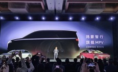 余承东放言超越所有旗舰！智界认领鸿蒙智行首款MPV