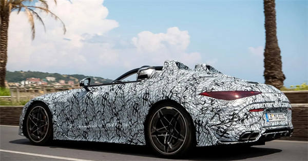 有钱人的大玩具!奔驰AMG PureSpeed上路测试:2025年全球首发