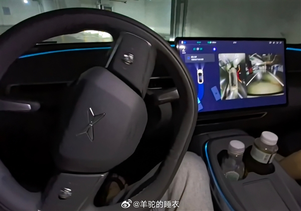 小鹏MONA M03自动泊车撞到奥迪A8大灯:可能得赔5万