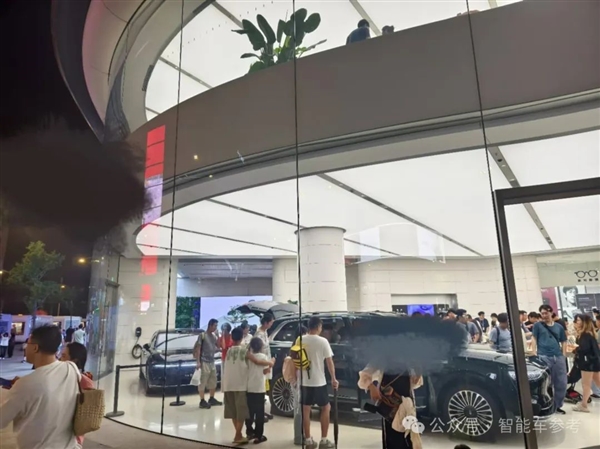 26万!余承东顶着压力开卖智界R7:亏本3万仍比Model Y贵1万
