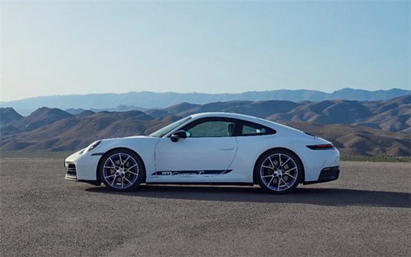 售价163.3万元! 新款保时捷911 Carrera T正式开启预售