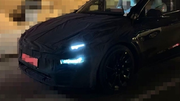 疑新款特斯拉Model Y Plaid无伪装谍照曝光:首次用上贯穿尾灯