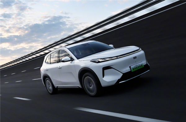 油耗3.75L、续航1420km!吉利银河星舰7 EM-i定档12月6日上市