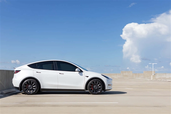 最高优惠3.6万元 Model Y年终降价:特斯拉开始反击了