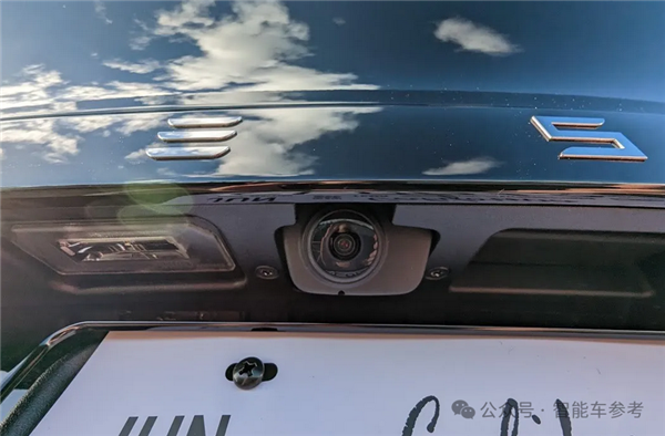 特斯拉大批新车“瘫痪”:车载硬件失灵、预约维修排队到明年