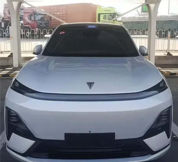 理想L9的孪生兄弟!深蓝S09实车曝光:定位大型6座SUV