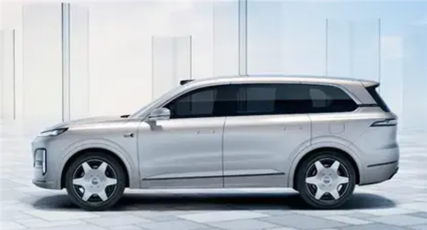 理想L9的孪生兄弟!深蓝S09实车曝光:定位大型6座SUV