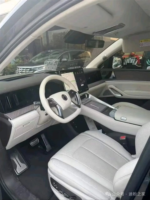 空间最大的比亚迪SUV!全国首台腾势N9正式到店:35.98万元起