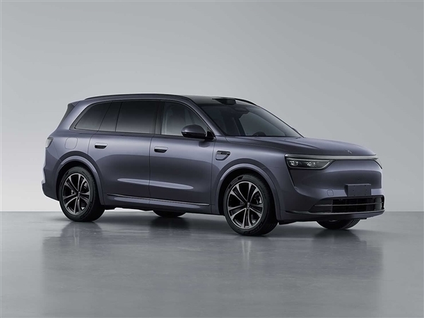 40万级最强SUV 问界M8实车谍照曝光:内饰比M9更好了