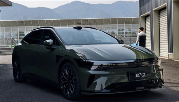 极氪007 GT实车曝光!800V极充加持 15分钟续航可充500+公里