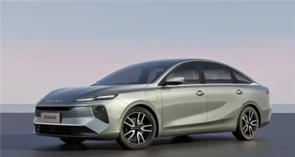 节能又能跑!上汽D6纯电轿车亮相:电耗低至10.6kWh 最高续航520km