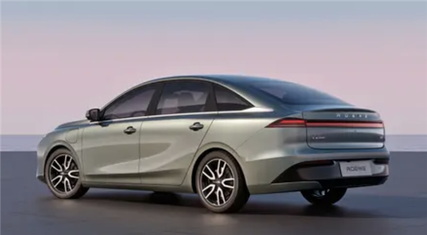 节能又能跑!上汽D6纯电轿车亮相:电耗低至10.6kWh 最高续航520km