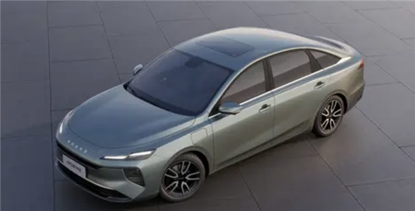 节能又能跑!上汽D6纯电轿车亮相:电耗低至10.6kWh 最高续航520km