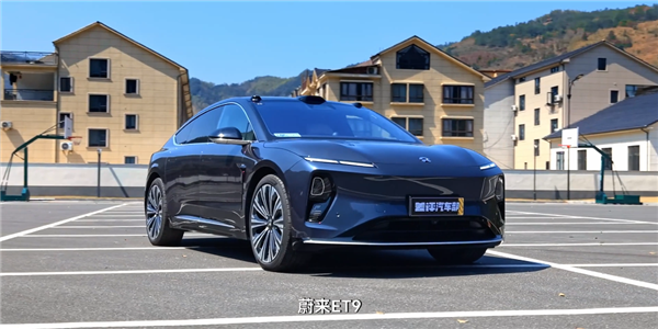 80万的蔚来ET9 甚至还有点性价比。。。