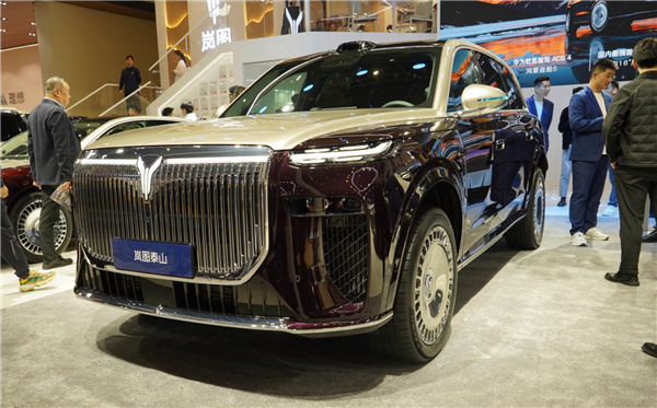 国产豪华旗舰SUV新王炸!岚图旗舰泰山亮相郑州国际车展