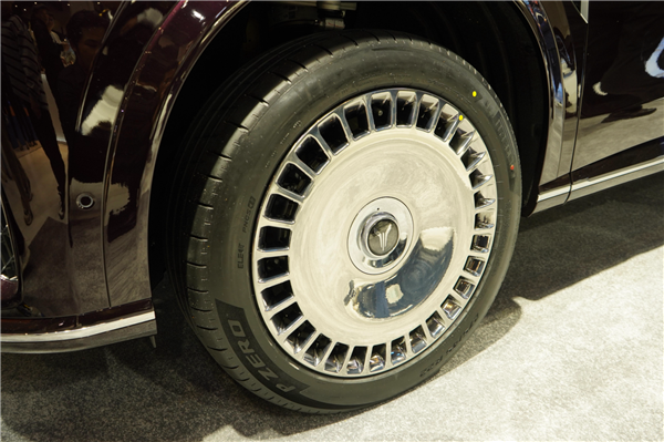 国产豪华旗舰SUV新王炸!岚图旗舰泰山亮相郑州国际车展