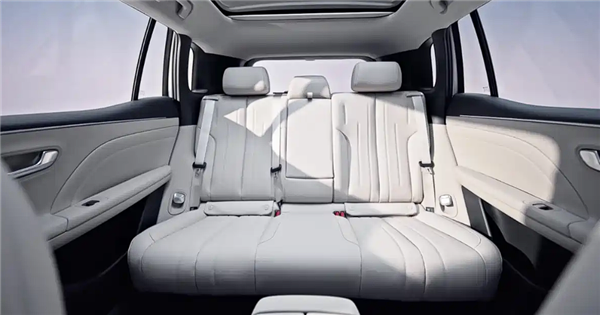 一升油发3.73度电 广汽埃安首款增程i60上市:10.48万起开卷