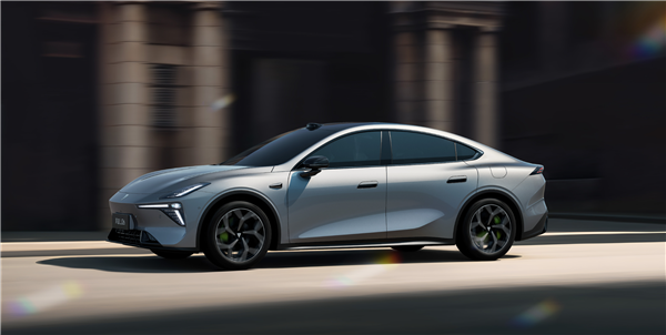 法拉利同款磁流变悬架上车!深蓝L06上市:13.29万起