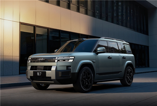 钛7成中国方盒子销冠!方程豹11月大卖37405台 同比大涨339%