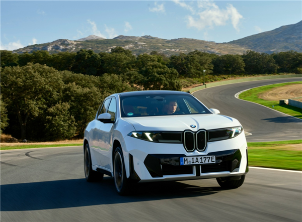 去欧洲试了宝马iX3 真给我开爽了!