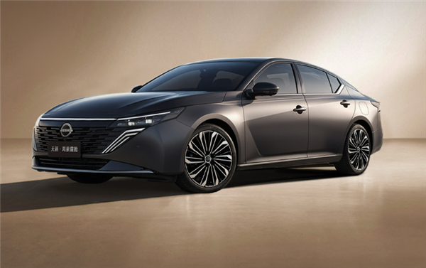 燃油车全球首搭鸿蒙座舱版 日产天籁上市30天订单过万