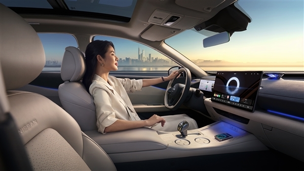 燃油车全球首搭鸿蒙座舱版 日产天籁上市30天订单过万