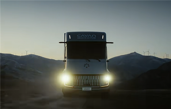 北汽福田发布国内首款量产液氢重卡：15分钟加满能跑1000公里