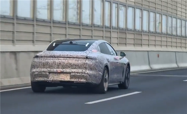 鸿蒙智行尚界Z7实车曝光：设计和保时捷“心有灵犀”