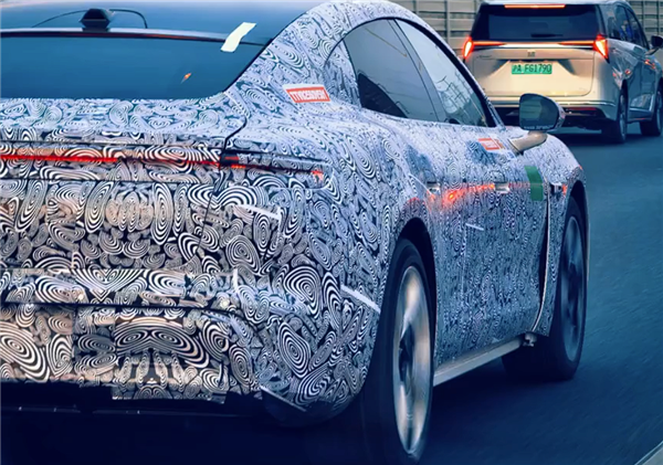 鸿蒙智行尚界Z7实车曝光：设计和保时捷“心有灵犀”